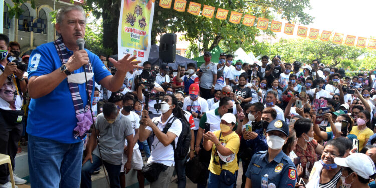 Cheerful Romblomanons, festive vibes greet Lacson-Sotto on their trip to the ‘Marble Capital’