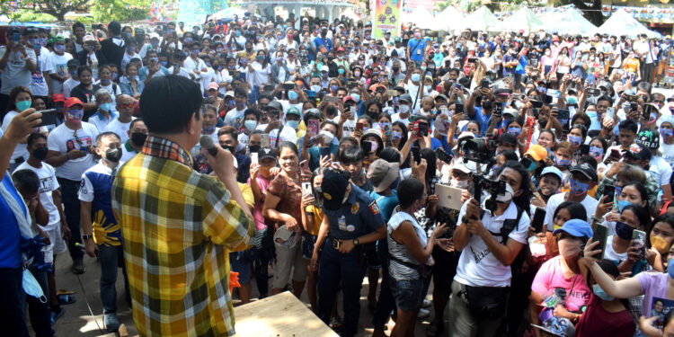 Cheerful Romblomanons, festive vibes greet Lacson-Sotto on their trip to the ‘Marble Capital’