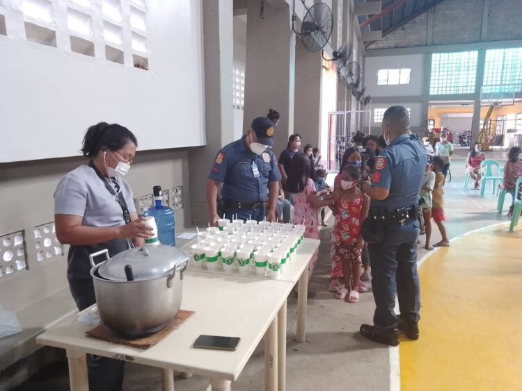 San Agustin PNP, Napolcom nagpakain ng 55 kabataan