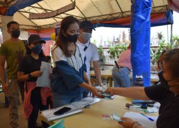 DSWD distributes P141M plus educational cash aid to students