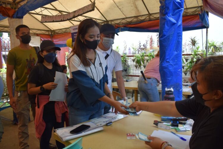 DSWD distributes P141M plus educational cash aid to students