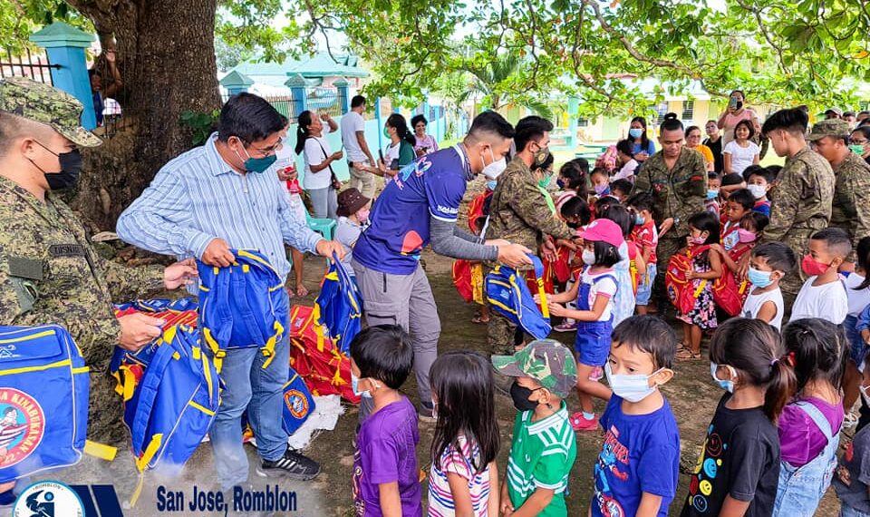 Mga estudyante sa San Jose, benepisyaryo ng school supplies mula sa GMA Kapuso Foundation