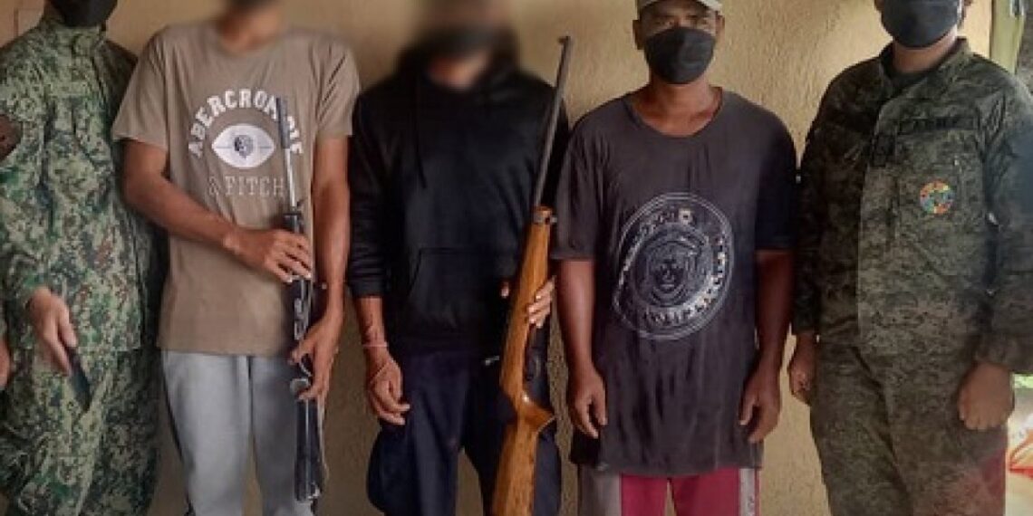Army-PNP welcomes surrender of 3 NPAs with firearms in Mindoro