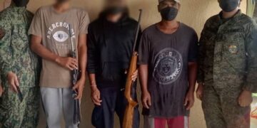 Army-PNP welcomes surrender of 3 NPAs with firearms in Mindoro