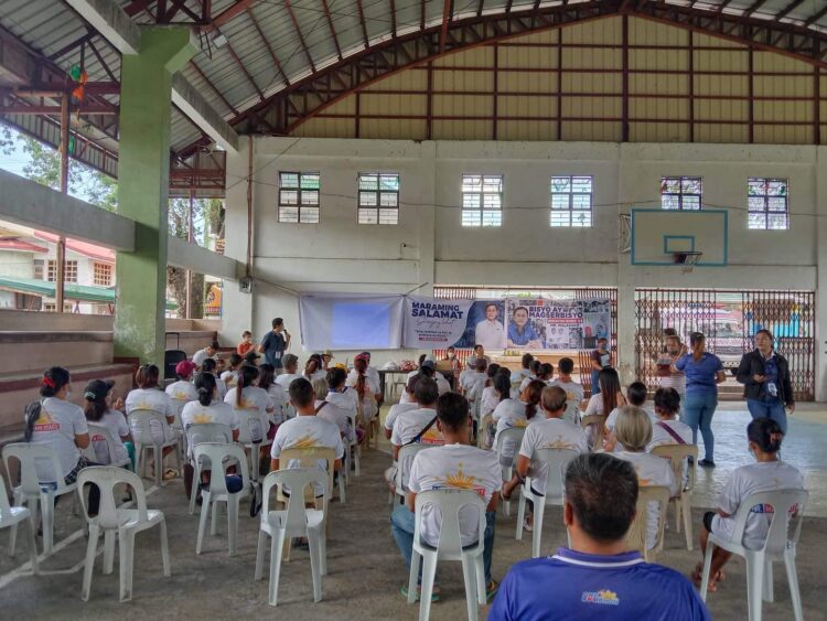 400 na residente ng Romblon, nakatanggap ng ayuda mula kay Sen. Go