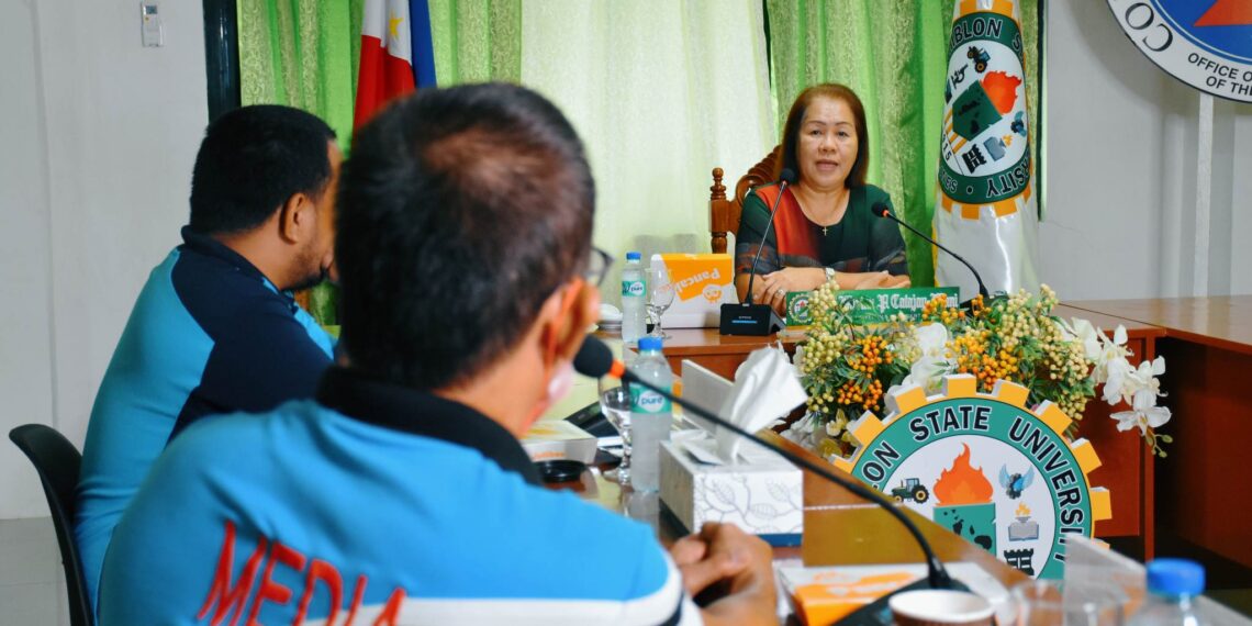 RSU magiging ‘Smart Campus’; mga estudyante at guro tatanggap ng laptop