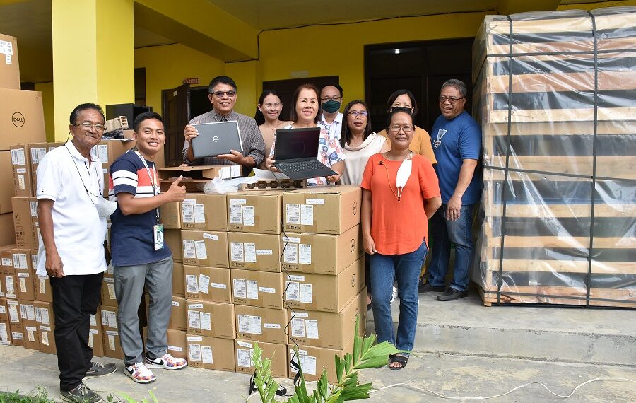 RSU magiging ‘Smart Campus’; mga estudyante at guro tatanggap ng laptop