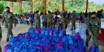 PNP distributes P150k worth of food packs to residents of Victoria, San Andres