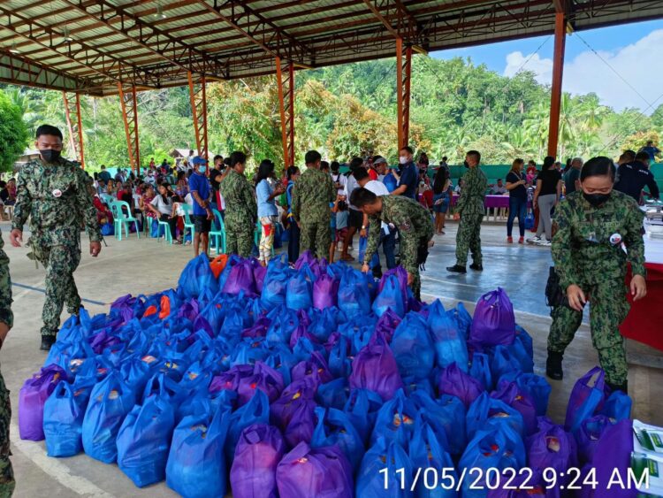 PNP distributes P150k worth of food packs to residents of Victoria, San Andres