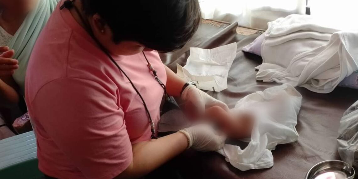 Bagong silang na sanggol, iniwan sa damuhan sa Ferrol