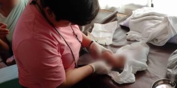 Bagong silang na sanggol, iniwan sa damuhan sa Ferrol