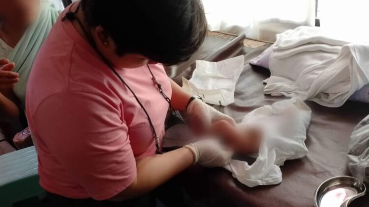 Bagong silang na sanggol, iniwan sa damuhan sa Ferrol