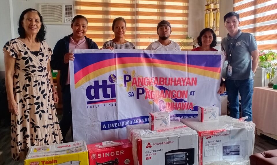 Livelihood kits, pinamahagi ng DTI sa Banton