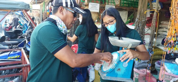 Mga timbangan sa Odiongan, ininspeksyon ng DTI; mga depektibong kiluhan kinumpiska