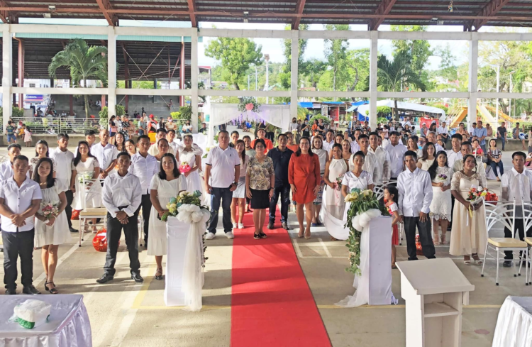 19 na magsing-irog sa Looc, sabayang nagpakasal