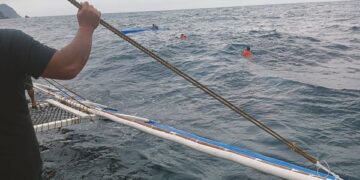 Mangingisdang sakay ng tumaob na bangka, nailigtas sa San Agustin