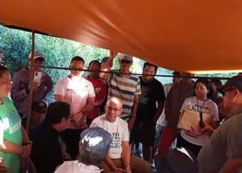 Bishop visits anti-mining barricade in Sibuyan Island