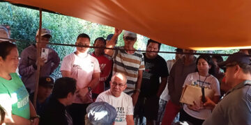 Bishop visits anti-mining barricade in Sibuyan Island