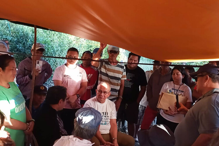 Bishop visits anti-mining barricade in Sibuyan Island