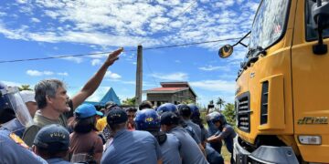 Sibuyan residents block mining truck pushing through barricades