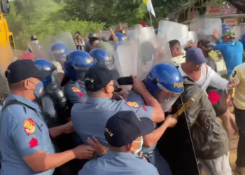 2 nasaktan sa tulakan muli ng PNP at mga nagbabarikada sa Sibuyan