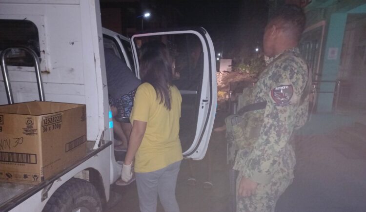 Ginang, napaanak sa loob ng police mobile sa San Fernando