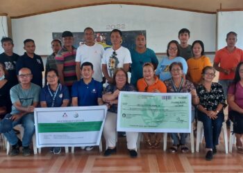 DOLE provide grants to Cajidiocan livestock raisers