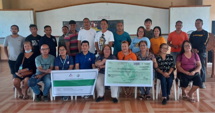 DOLE provide grants to Cajidiocan livestock raisers