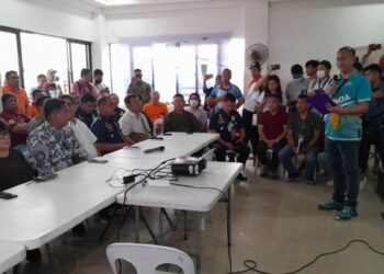 Epekto ng malawakang oil spill sa Oriental Mindoro dapat masolusyunan, ayon sa DENR