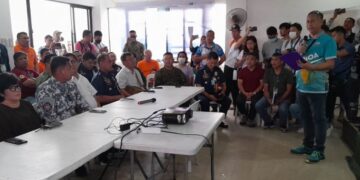 Epekto ng malawakang oil spill sa Oriental Mindoro dapat masolusyunan, ayon sa DENR