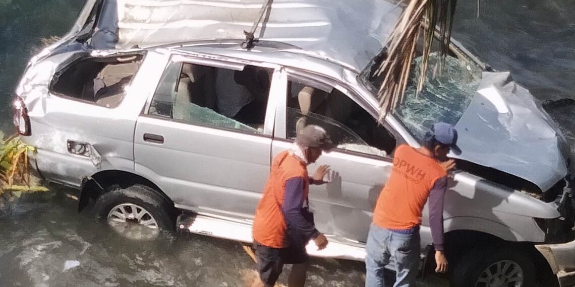 SUV, nahulog sa bangin sa Brgy. San Roque sa Calatrava