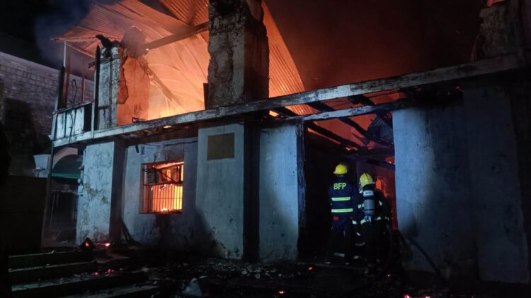 Halos 400 taong gulang na kombento sa Romblon, tinupok ng apoy