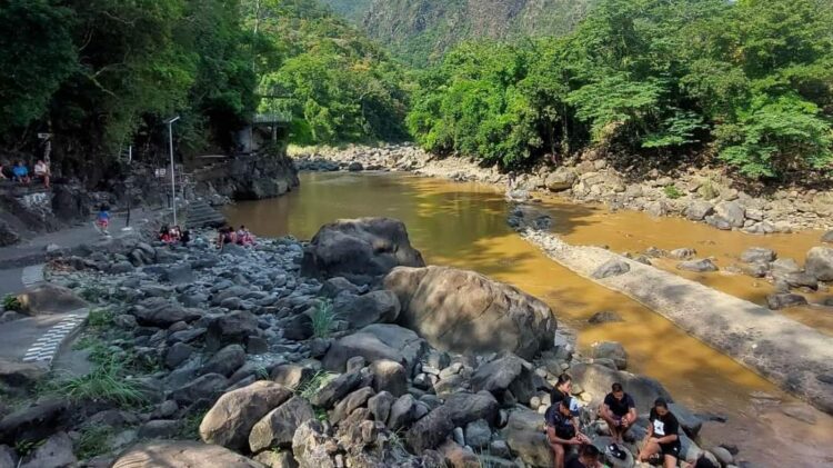 Nasirang manhole ng ROMELCO, dahilan sa paglubog ng tubig sa Cantingas River