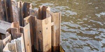 Metal Sheet Pile na nakabaon na sa lupa, ninakaw