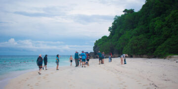 Expedition ship Heritage Adventurer visits Sibuyan island