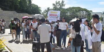 Mahigit 300 na estudyante ng RSU, natanggal sa ‘latin honors’; ilan sa kanila, nag rally!