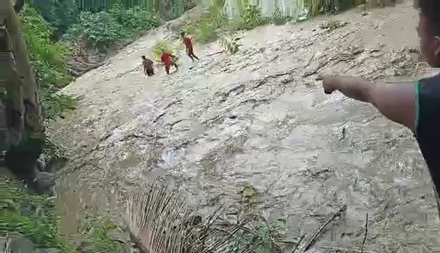 Lolo, patay matapos tangayin ng flash flood