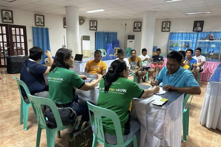 DSWD Mimaropa, LBP patuloy ang pamamahagi ng cash cards sa rehiyon