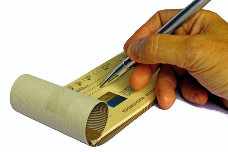 Negosyante sa Romblon, inaresto dahil sa mga talbog na tseke