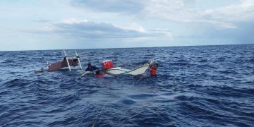 Dalawang mangingisda na sakay ng lumubog na bangka, nailigtas malapit sa Sibuyan Island