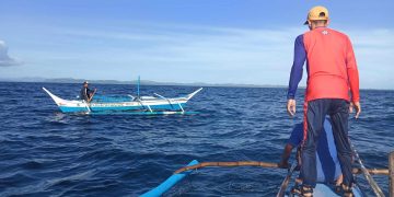Mangingisdang sakay ng bangkang nasiraan sa laot, nailigtas sa Catabao Island