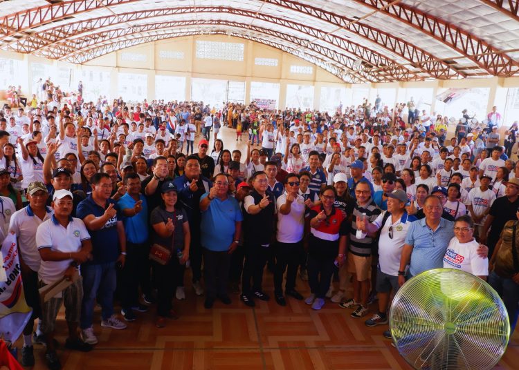 Bong Go namahagi ng tulong sa 500 displaced workers sa Cajidiocan