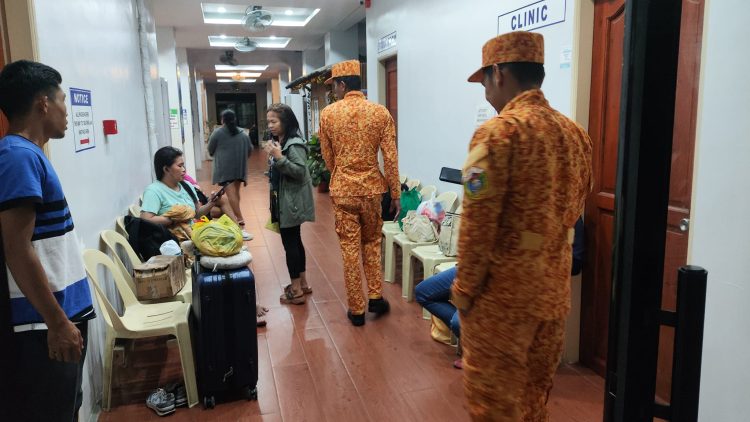 Almost 300 passengers stranded in Romblon ports due to #AghonPH