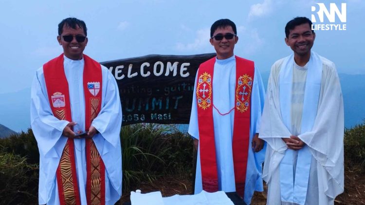 3 priests climb and held a mass at Mt. Guiting-Guiting in Sibuyan