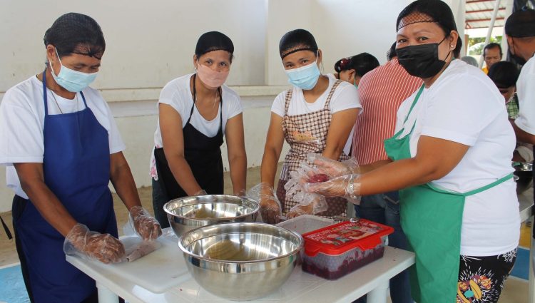 Farmer groups in Romblon and Palawan receive post-processing training