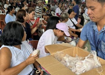 Senator Bong Go’s Malasakit team provides assistance to displaced workers in Romblon