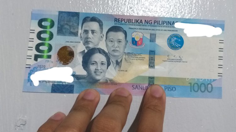 2 Babae, huli sa pagkakalat ng pekeng pera