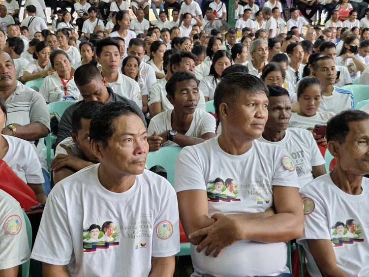 1,075 Palawan ARBs to benefit the P44M farm-to-market road projects