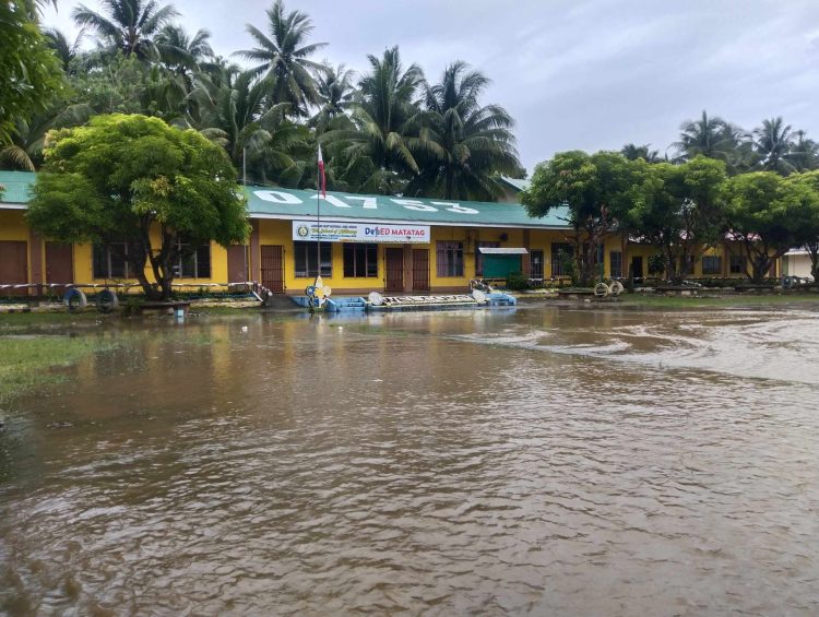 Cajidiocan school grounds get flooded due to Habagat