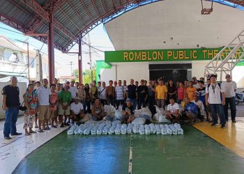Mga mangingisda, tumanggap ng fishing net sa Romblon